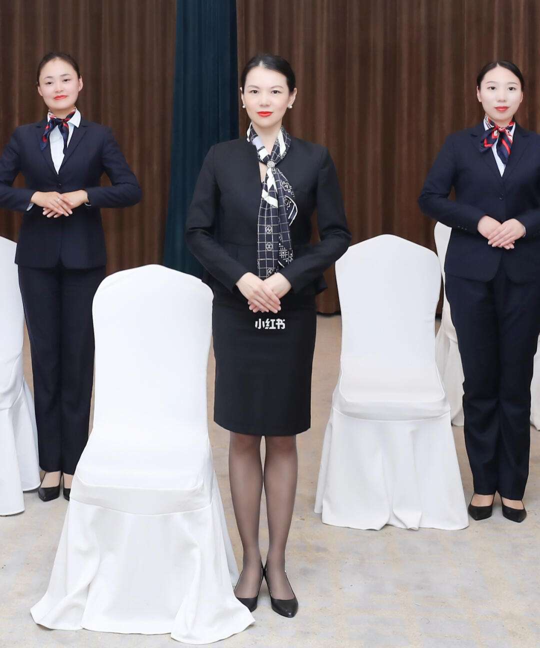 標準服務(wù)站姿在會議及展覽服務(wù)中的應(yīng)用與重要性
